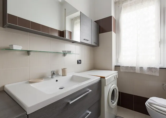 Guesthost - Bande Nere M1 Comfy With Balcony Mailand