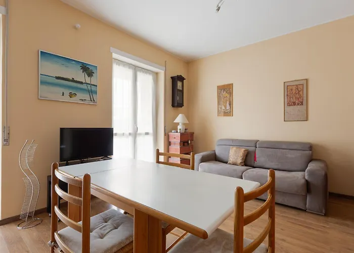 Apartment Guesthost - Bande Nere M1 Comfy With Balcony *