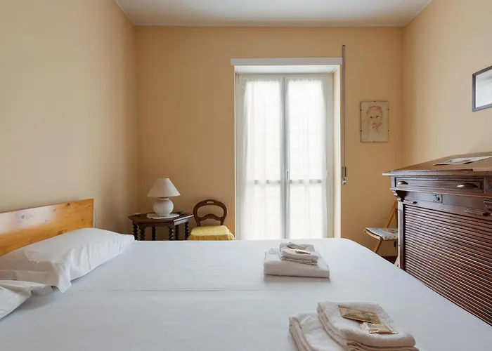 Guesthost - Bande Nere M1 Comfy With Balcony Apartment Mailand