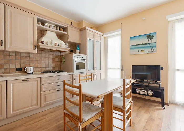 Apartment Guesthost - Bande Nere M1 Comfy With Balcony Mailand