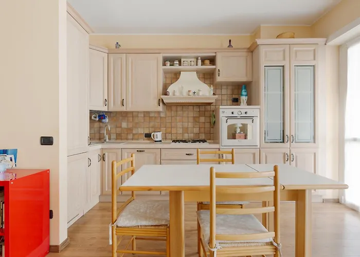 Guesthost - Bande Nere M1 Comfy With Balcony * Mailand