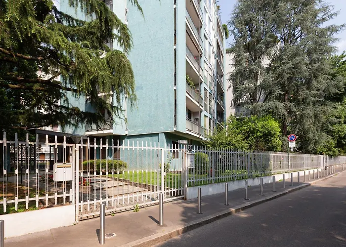 Guesthost - Bande Nere M1 Comfy With Balcony Mailand