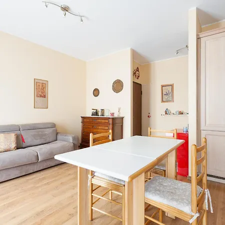 Guesthost - Bande Nere M1 Comfy With Balcony Daire