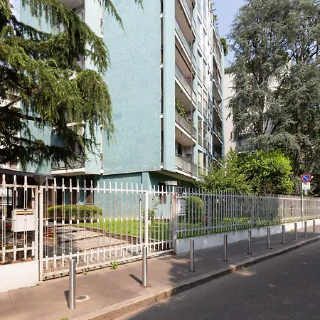 Guesthost - Bande Nere M1 Comfy With Balcony 米兰
